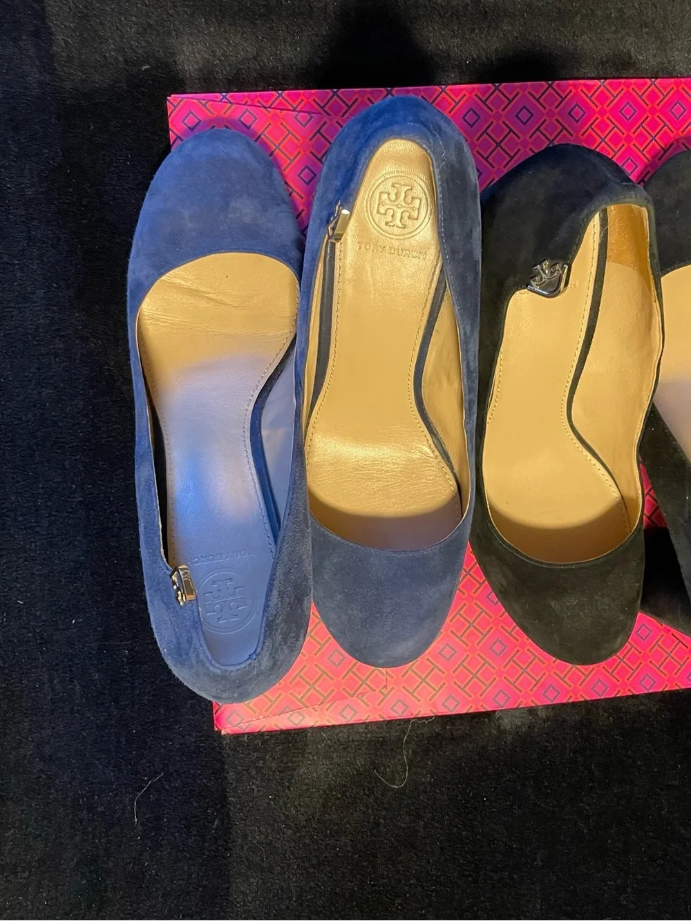 2 pairs Tory Burch Suede Round-Toe Pumps in Black and Blue 8.5 size